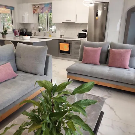 Apartment Baso Hilltop 3 *